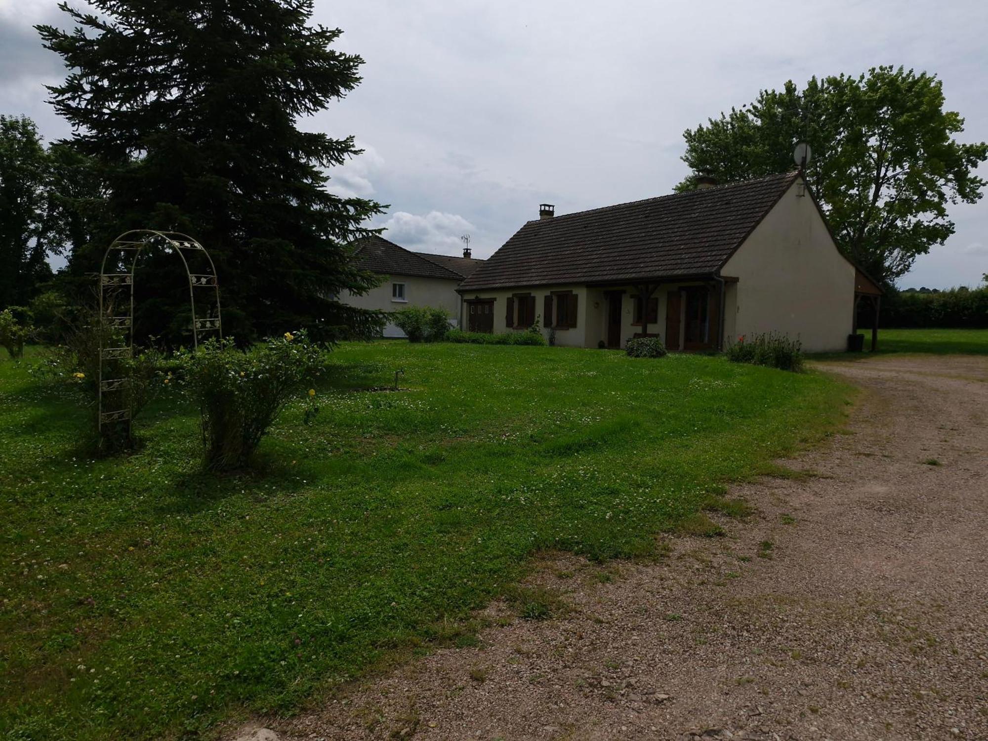 Chez Berthe Brinon-sur-Beuvron Exterior foto