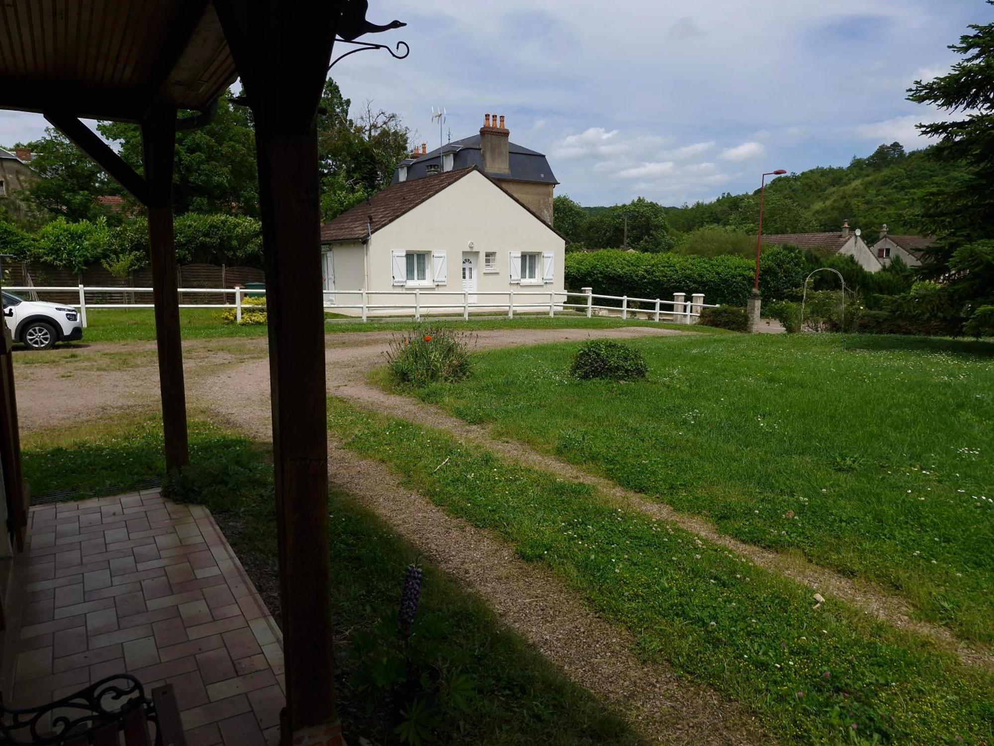 Chez Berthe Brinon-sur-Beuvron Exterior foto